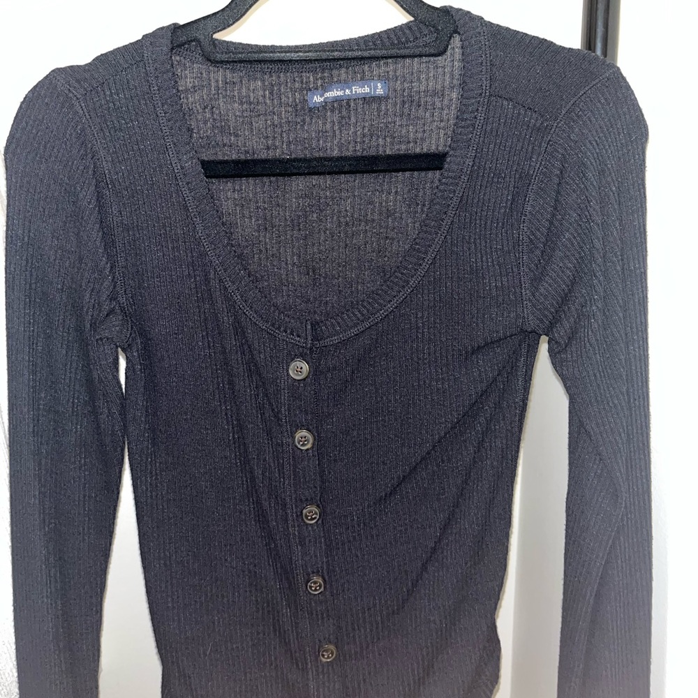 ABERCROMBIE BUTTON DOWN SWEATER
